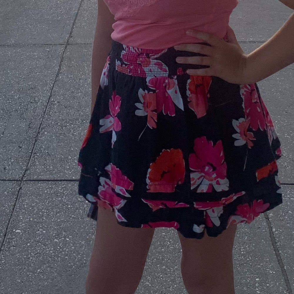 Aeropostale XS black, pink and white skirt 😍